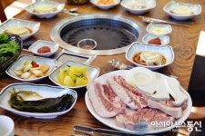 제주 여행도 식후경 야외에서 즐기는 흑돼지의 맛 한화리조트 맛집 ‘안세미가든’