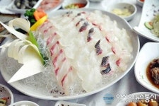 월척수산 본점, 제주바다의 참맛 횟집, 맛과 눈으로 즐기는 제주공항 근처 맛집