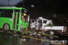 (속보)영덕서 시내버스와 트럭 정면 충돌...4명 중경상