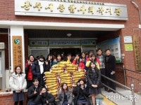 상주 성신여중 창업동아리 사랑의 쌀 전달