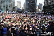 차벽 없고 복면써도 폭력시위 없었다