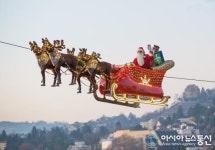 썰매 타고 하늘을 나는 산타클로스