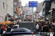 어울마당로는 인산인해