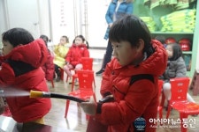 소방안전교육 받는 서현어린이집 원생들