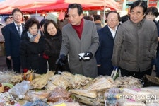 달성군 설맞이 전통시장 장보기 행사 나서