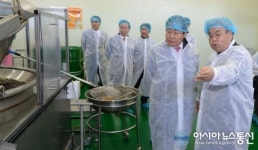 홍준표 경남도지사, 거창군 수출기업 ‘하늘바이오’ 시찰