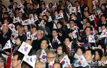 애국가 부르는 권선택 대전시장