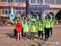 봉화 봉성初 동문 박동교씨 전교생에 체육복 기증