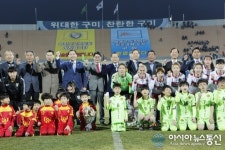 구미스포츠월드주 | '구미스포츠토토 여자축구단' 홈 개막전...기념사진