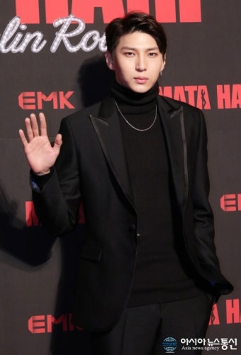 마타하리 오프닝 나잇 포토월 정택운 