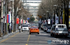 강남구, 신사동 가로수길에 만국기 상시 게양 호응