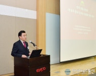 패널발표하는 신운철 한중마케팅협회 이사장