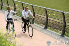 고 노무현 대통령 자전거 길 김해 봉하마을에 개장