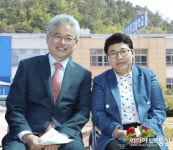 3선 이철우 의원-임이자 당선자, 상주 화령중.고등학교서 사제의 만남