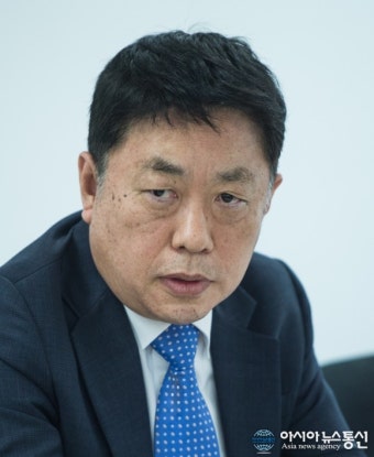 인사말하는 김용환 신임 원자력 위원회 위원장