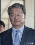 굳은 표정 짓는 홍만표 변호사