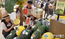 신세계백화점 센텀시티점, 알록달록 컬러수박 선보여