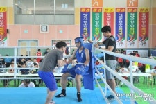 [충남도민체전] 천안시팀 복싱 예선전...원, 투 스트레이트 날려