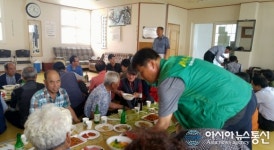 진해구 태백동 새마을협의회ㆍ부녀회, 지역노인 모시고 음식대접