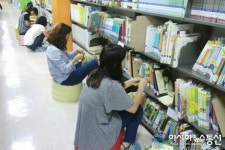 세종시 아름초 학부모 명예사서들 도서관을 바꾸다