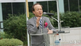 문경 서예로 담아낸 아리랑 일만 수 순회 전시...축사하는 최홍식 세종대왕기념사업회장