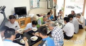 진해구 중앙동, 경로당 찾아 국수ㆍ다과 대접