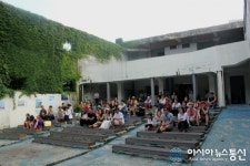 세상에서 가장 아름다운 극장 서귀포관광극장, 작가의 산책길 시발점