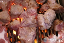 (이제무의 기업 Zoom In) 사랑받는 제주도 흑돼지 서귀포 맛집 ‘모메든식당’