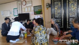 조우명 진해구 태백동장, 경로당 찾아 무더위 행동요령 안내