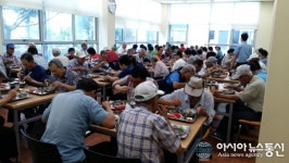 창녕노인복지회관 어른 삼계탕 대접