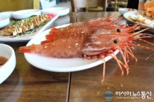 (김성준의 아시아가 만난 맛집) 부산 가볼 만한 곳! 송정 맛집 ‘황금새우’