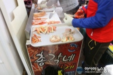 (김성준의 아시아가 만난 맛집) ‘속초중앙시장맛집’ 저렴한 가격으로 신선한 대게를 맛볼 수 있는 속초의명물 ‘총각네’