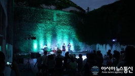 싱어송라이터 가수 안수지, 서귀포관광극장 특별공연 성황리에 끝내