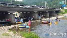 무더위 기승…해수욕장,계곡 피서객 몰려 다리밑 이색피서