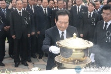 故 김대중 서거 7주년, 與野 한목소리로 추모