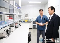 ‘소통행정’ 조길형 충주시장, 코오롱생명과학 현장방문