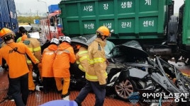 [아시아뉴스통신TV 오늘의 사건사고] 영주 고가도로 위 빗길 3중 추돌사고