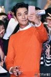주지훈, 팬들과 함께 셀카타임~