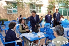 안성시노인복지관, 행복충전 사랑나눔 바자회 개최