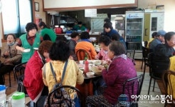 진해구 덕산동 다찌노미 식당, 지역 노인들 모시고 접심대접