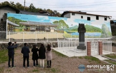 산청군 오부면에 등장한 대형 벽화 ‘눈길’