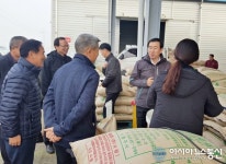 (포토)수매농민 격려하는 조길형 충주시장