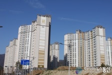 계룡 파라디아 입주예정자, 아파트 임시사용 촉구 집회