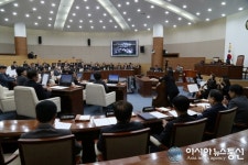 창원시의회, 소통과 화합의 ‘작은음악회’ 눈길