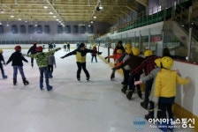 창원 의창스포츠센터 빙상장, 체험학습 ‘인기’