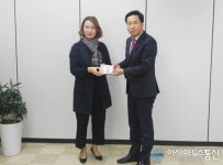 전원식 중기중 대전세종충남회장, 온누리상품권 전달