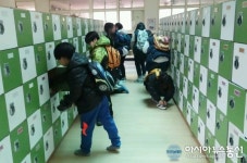 경남교육청, 다음해 학교 97곳 현관신발장 설치