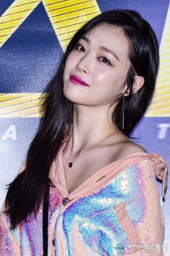 설리 '어깨가 포인트~'