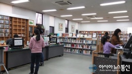 진주시립도서관 종합자료실 밤 10시까지 운영
