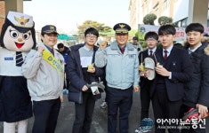 대전둔산경찰 밀가루 범벅 막장 졸업식… 이젠 안녕
